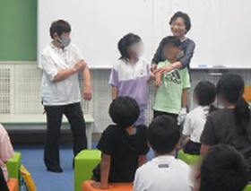 高齢者疑似体験（北条小４年生）